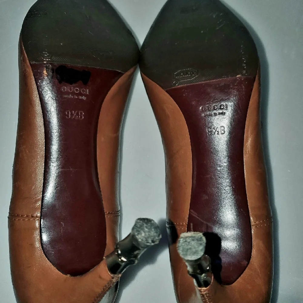 Authentic Gucci Brown Leather Pointed Toe Pumps With Gold Heel Accent, Size 9.5B - Picture 8 of 11